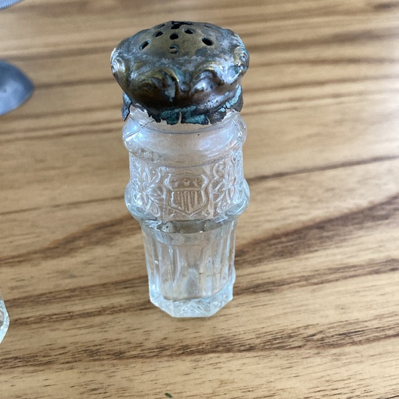 Vintage salt, pepper, oil & vinegar server - Picture 4 of 7